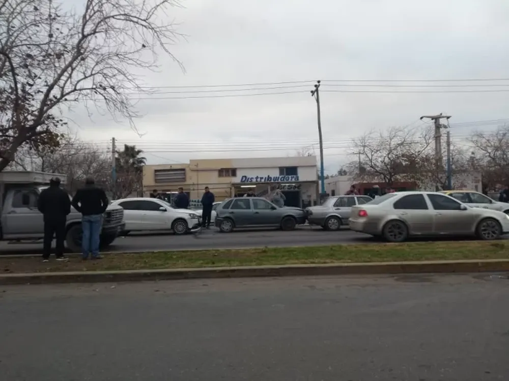 Choque en cadena con 5 autos dejó caos de tránsito en Pocito