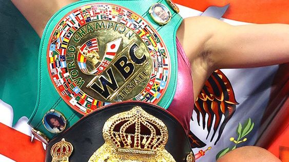 Leonela Yúdica va a la balanza, con la mejor libra por libra