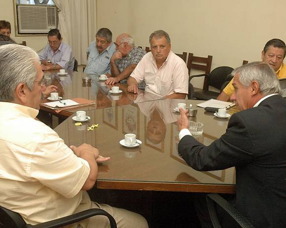 San Juan: Prometen pasar a planta permanente a contratados