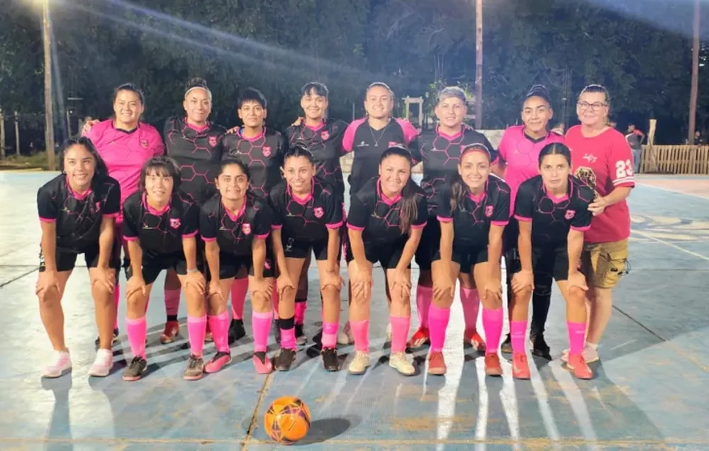 Candidatas. Las Cobras de Palermo abrieron la Copa de Campeones goleando. Las dirige la legendaria Mónica Vela.