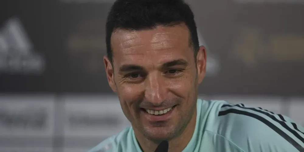 Scaloni habló sobre la teoría de que es un “viajero del tiempo”