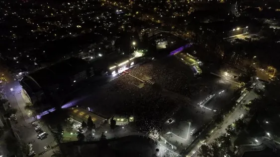 Impresionantes tomas aéreas del escenario principal de la segunda noche de la Feria