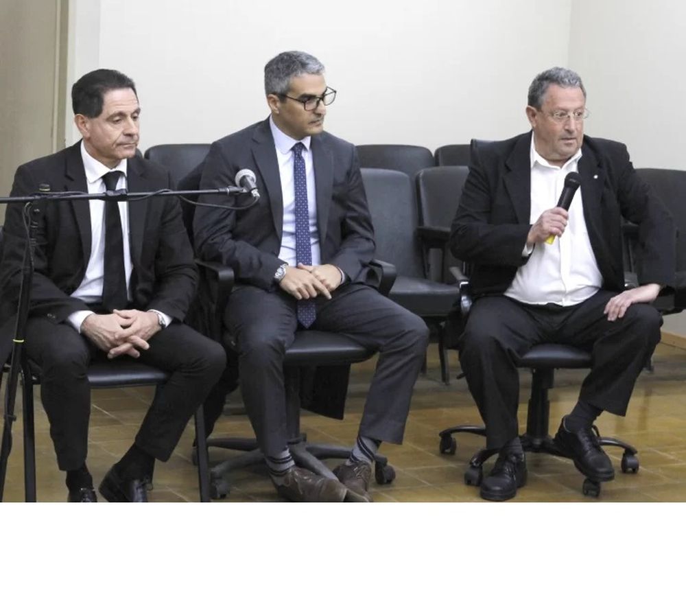 El médico y abogado Jorge Luis Gil (derecha) junto al exfuncionario condenado, Mario Parisí (izquierda) y el también exfuncionario judicial, Juan Pablo Ortega (centro).