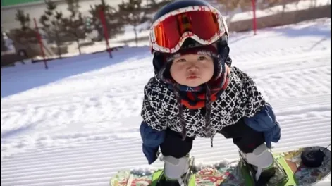 Tiene menos de un año y es una estrella del snowboard