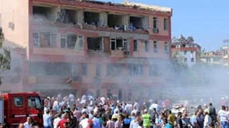 Turquía: 6 muertos y 200 heridos por un doble atentado