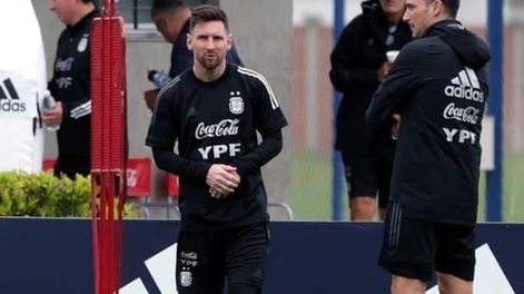 Scaloni: “Messi está bien y, si sigue así, va a jugar”