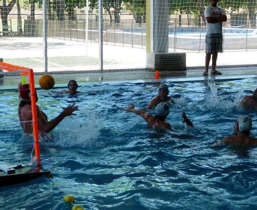 Competencia. El abril pasado la UNSJ organizó una competencia nacional de waterpolo en la pileta climatizada de El Palomar con el objetivo de fomentar la práctica de deportes acuáticos.