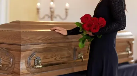 ¡Como “Mamá Cora”! un joven apareció en su propio velorio y desató un caos