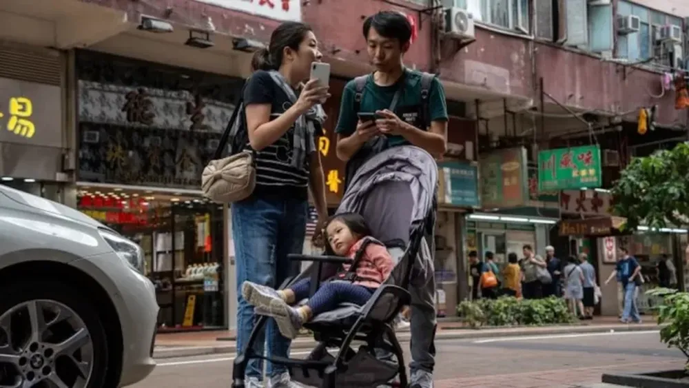 Una ciudad de China le pagará 2.500 dólares a padres primerizos