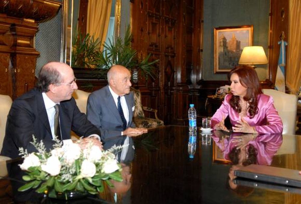 Eskenazi baja un cambio por compra de YPF