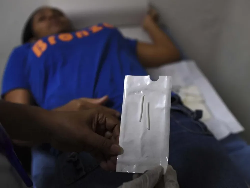 El implante subdérmico crece 1.500% y baja el embarazo adolescente