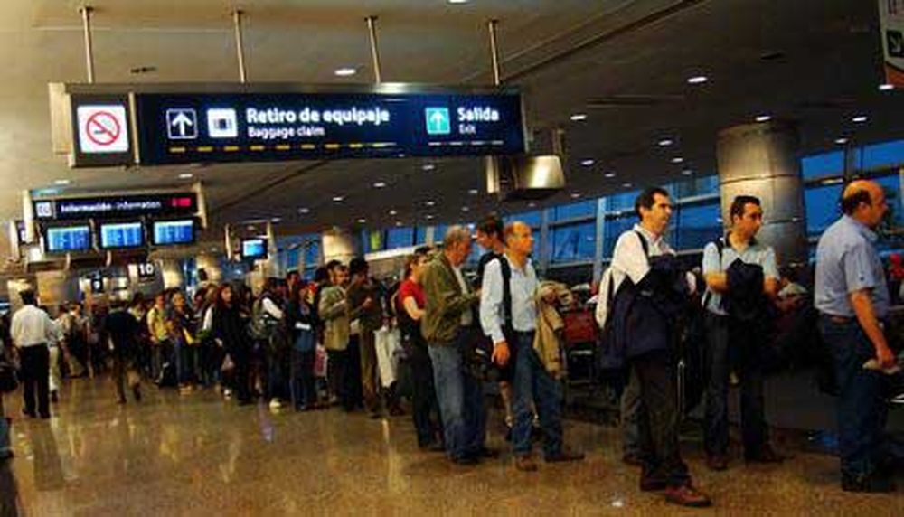 Cayó un rayo en Aeroparque y hay vuelos demorados