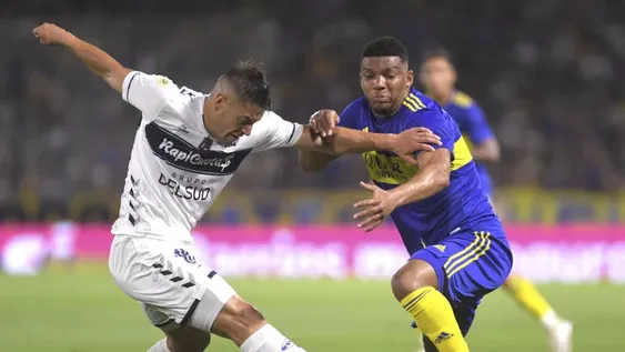 Muy lejos de un buen homenaje