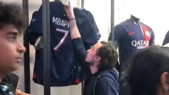 PSG borró a Mbappé