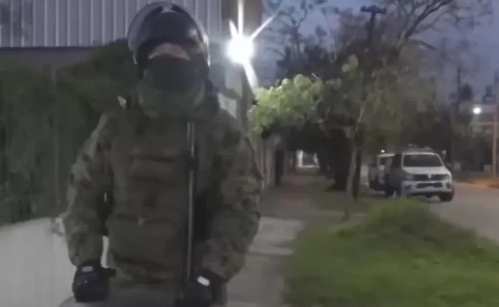 Femicidio en Moreno: un policía mató a la pareja de su ex y se atrincheró en un gimnasio