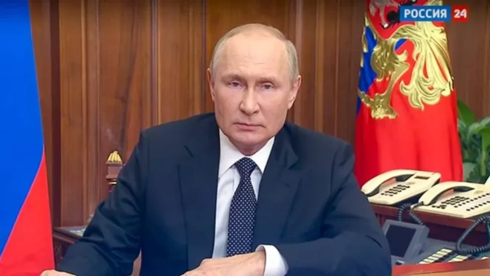 El presidente de Rusia, Vladimir Putin, celebra que Trump hable de paz entre su país y Ucrania, luego de que él ordenara la invasión a ese país hace ya tres años.