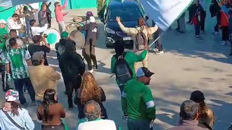[VIDEOS] Emotiva despedida al Guri Vargas: hinchas de Desamparados lo homenajearon con cánticos y banderas
