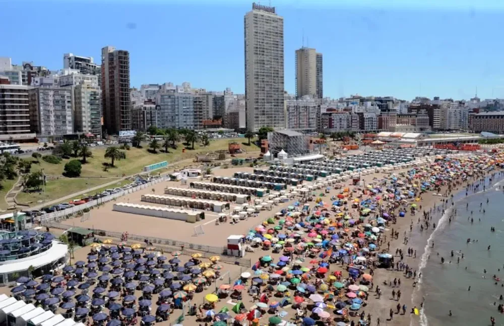 La ola de calor golpea fuerte a Mar del Plata: falta agua y hablan de “emergencia extrema”