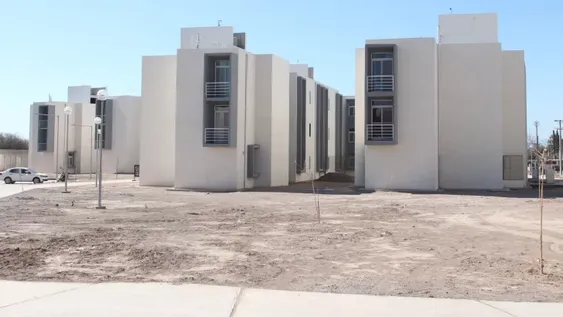 DISPONIBLES. Uno de los barrios donde el IPV recuperó viviendas para volverlas a sortear es el complejo de departamentos Los Surcos, ubicado en calle Salta y Rodríguez, en Chimbas.