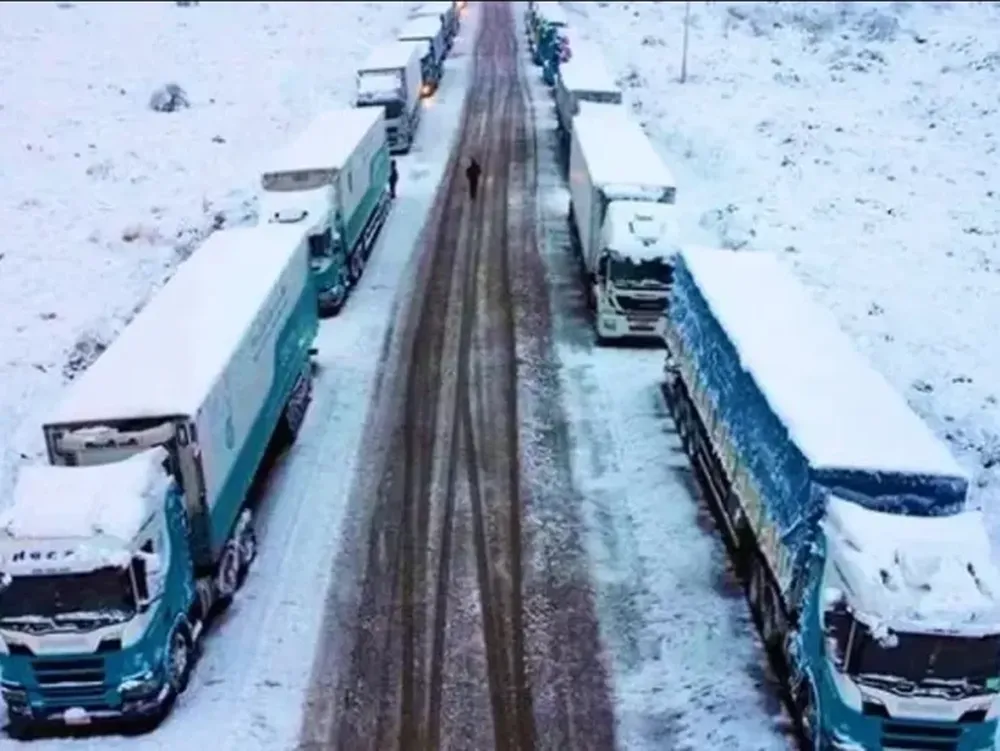 Más de 6.000 camiones comenzaron a avanzar para pasar a Chile por Mendoza