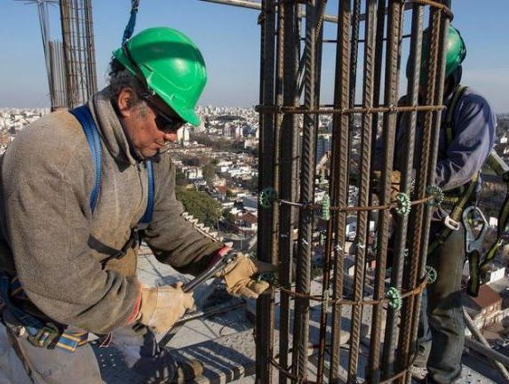 La economía cayó 1,9% en noviembre  y sumó una contracción de 2,3% en 11 meses