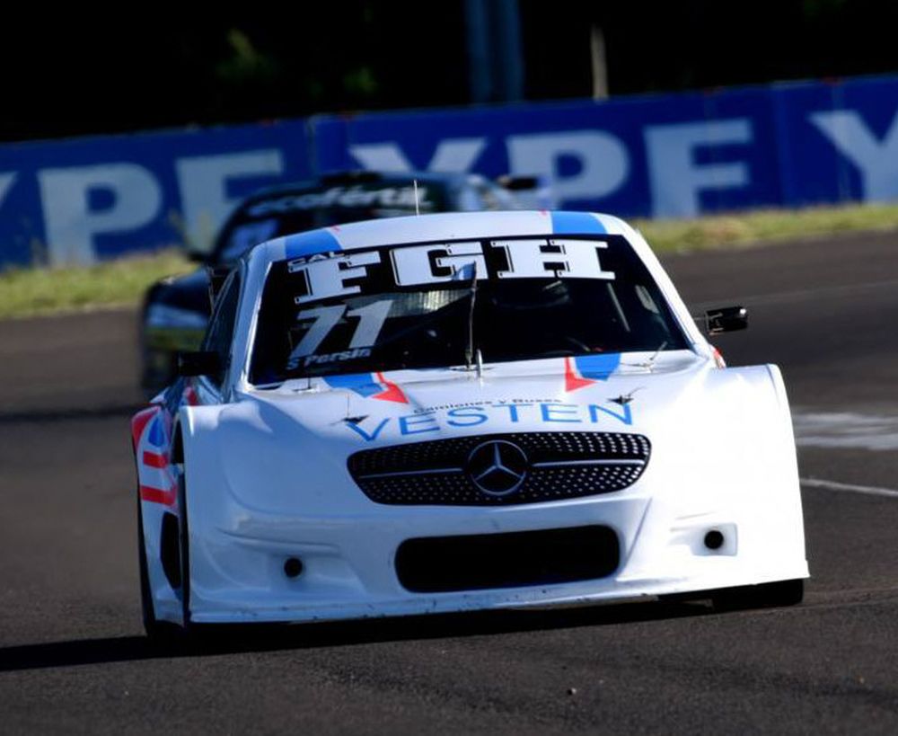 Los Persia largan desde atrás