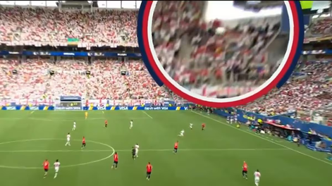 La pelota parece pegar en un cable que sostiene a una cámara aérea en la antesala del primer gol de Inglaterra contra Noruega en el Mundial. La pelota parece pegar en un cable que sostiene a una cámara aérea en la antesala del primer gol de Inglaterra contra Noruega en el Mundial.