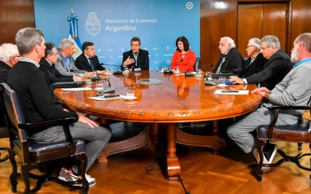 Massa confirmó que se levantó el paro de colectivos en el país