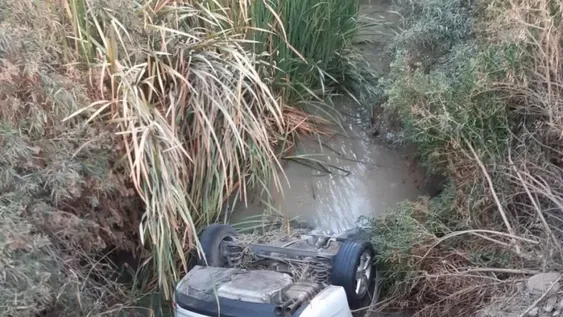 La autopsia confirmó que la pareja murió ahogada, atrapada en el auto que cayó al desagüe