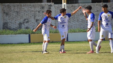 Festejo. En la Sargento Cabral, Colón no perdonó a Unión y lo bajó de la punta del Apertura.