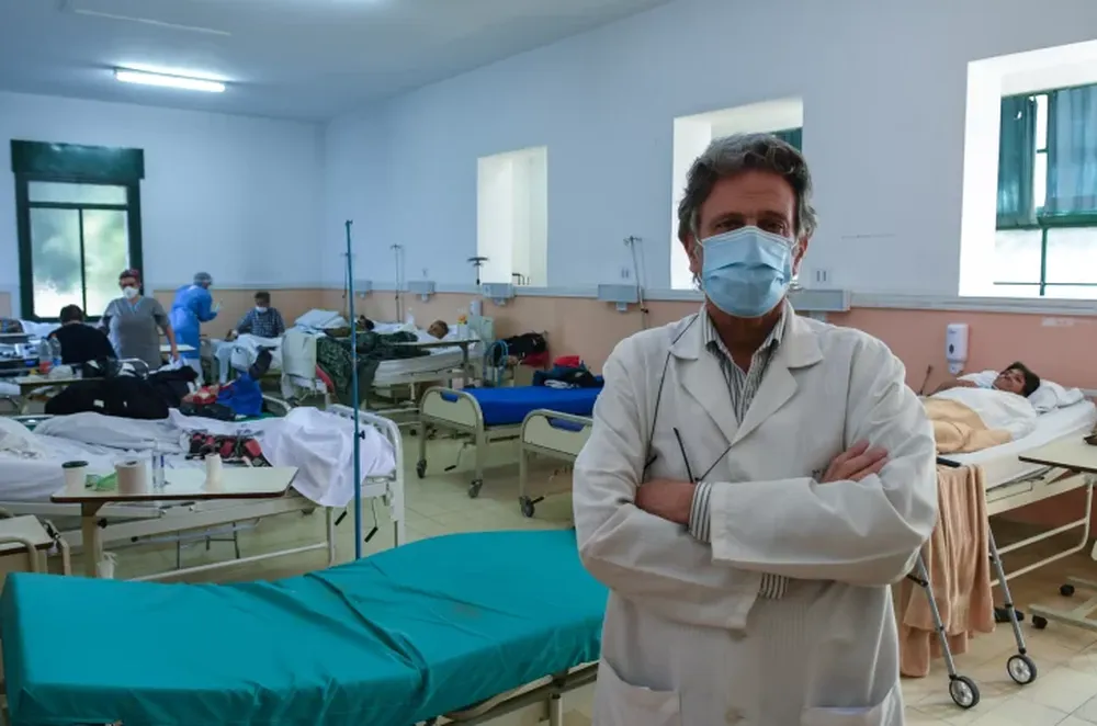 Gran aumento en los casos de covid, que subieron casi 300%