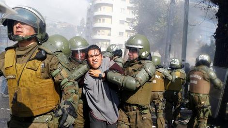 Un muerto en Chile en las protestas contra Bachelet
