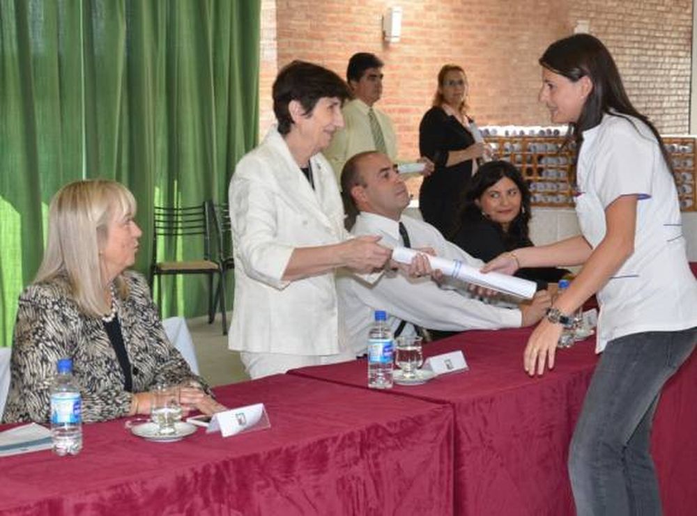 Entregan certificados de un curso