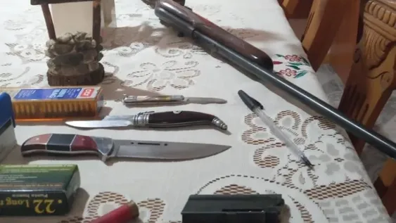 Lo buscaban por amenazar con arma de fuego y le encontraron una carabina