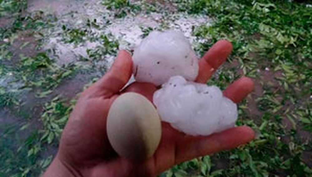 Tormenta con piedras de hasta 2 kg