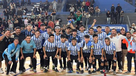 Bicampeones. Barrio Rivadavia se quedó otra vez con la Superliga de Futsal Sub 17 en el Cantoni.