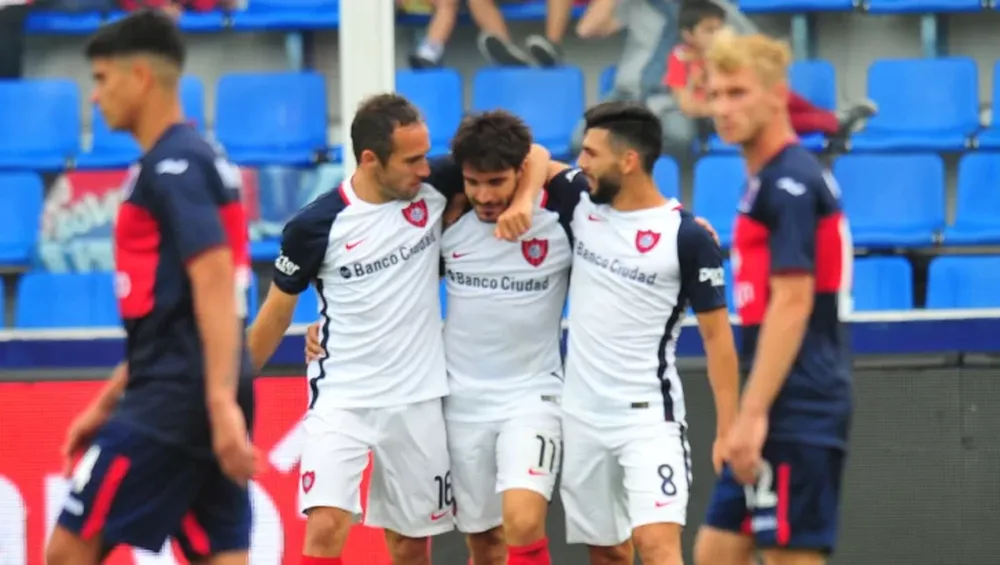 San Lorenzo superó a Tigre y sigue arriba