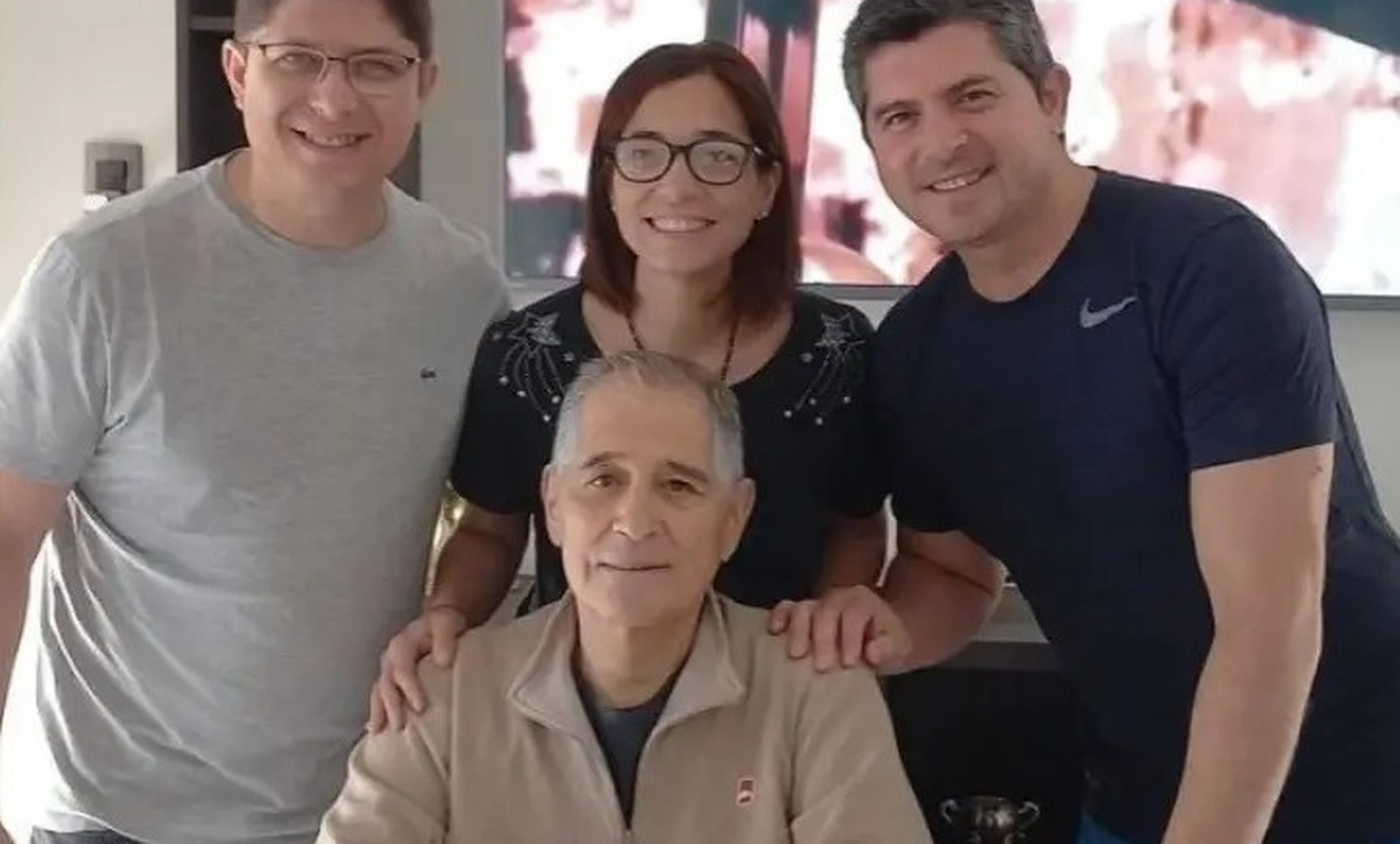 Marcelo Orrego junto a su padre Humberto y a sus hermanos.
