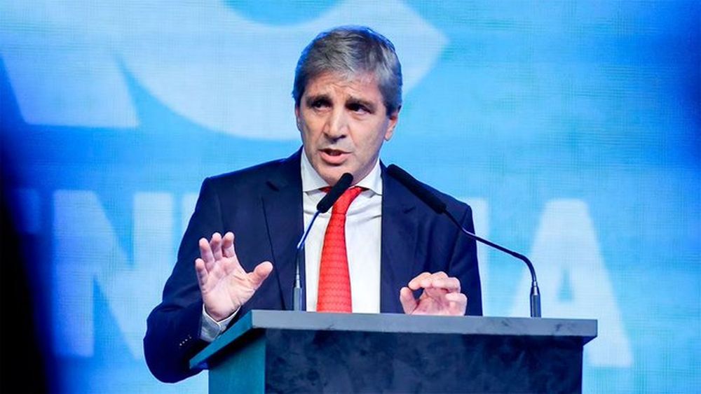 Según Luis Caputo, el Congreso “está tratando de voltear” a Javier Milei