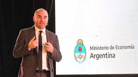 Inflación, dólar e impuestos, entre las definiciones de Guzmán ante empresarios