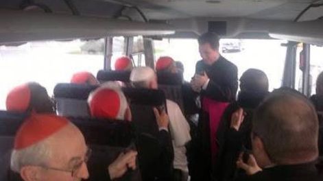 Francisco evitó la limusina y usó un colectivo