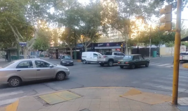 Caos: sin semáforos en varias esquinas del microcentro sanjuanino