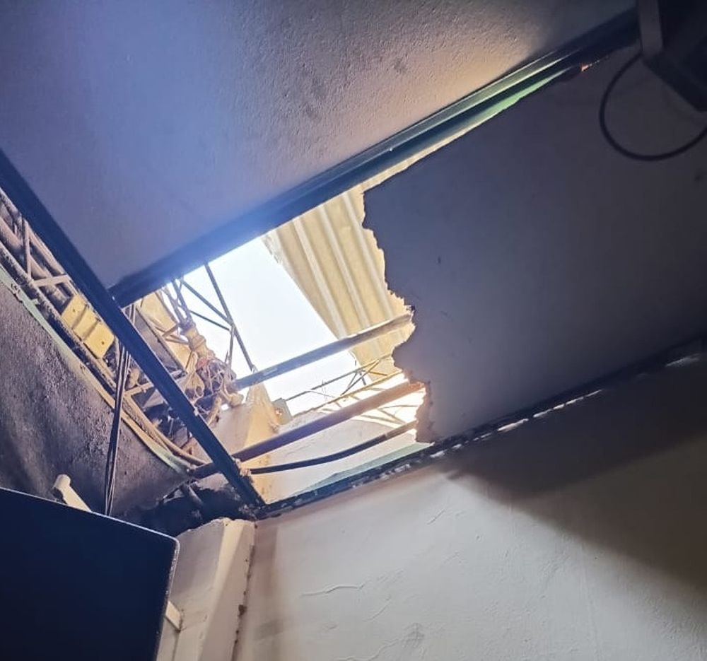 Hizo un boquete en el techo de un restorán y lo atraparon