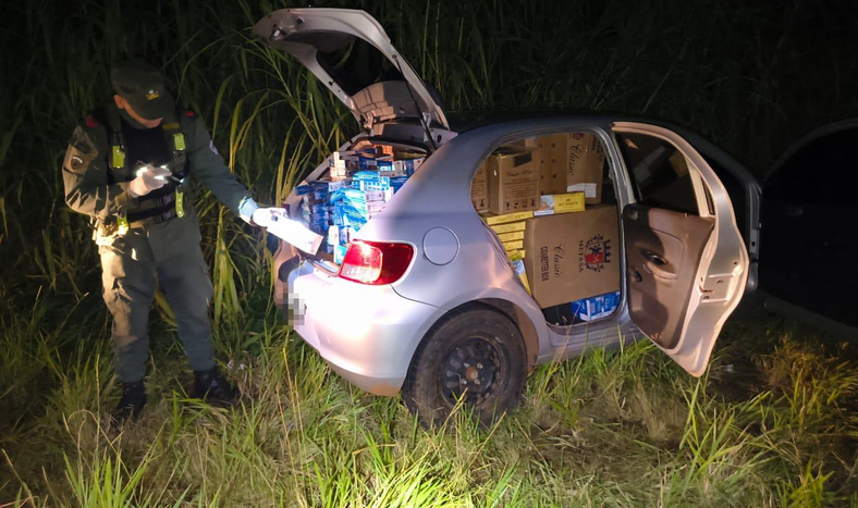 El vehículo secuestrado con la mercadería en el interior.