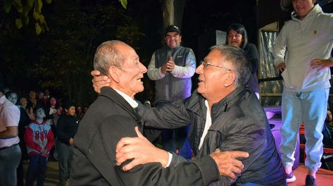 Mario Riveros y su papá Gregorio, en una imagen reciente.