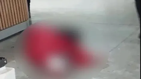 El turista francés que falleció en una comisaría sufrió una “muerte súbita” por una cardiopatía