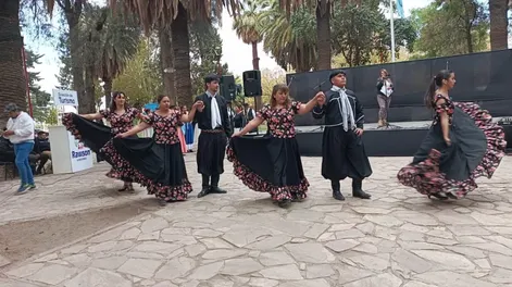 Diario de Cuyo | Entre los bailarines de las academias de danzas locales y representantes de agrupaciones gauchas, Médano de Oro elegirá a su Gaucho y Paisana.