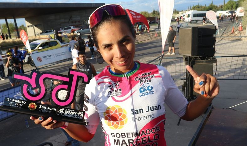Maribel Aguirre se quedó con la contrarreloj de la Vuelta a San Juan Damas 2026 y continúa como líder de la general. &nbsp;