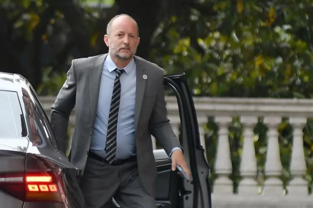 Insaurralde, acorralado por una lluvia de denuncias y sin banca