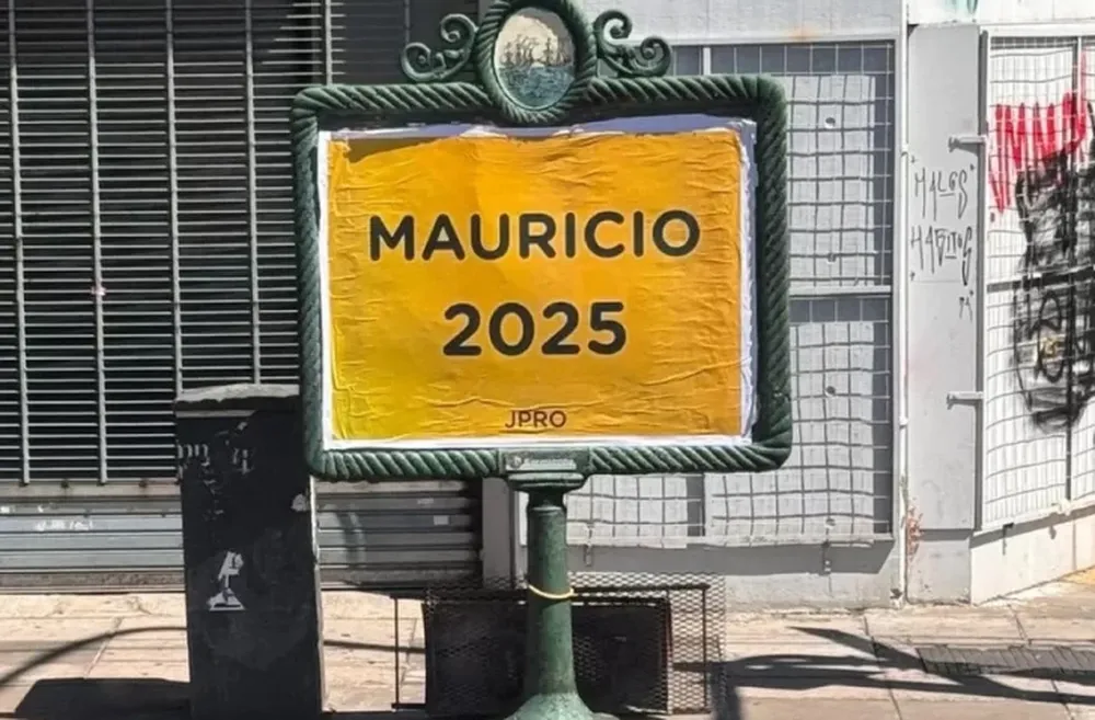 PICARON EN PUNTA. Los afiches que la juventud del PRO pegó en la Ciudad.